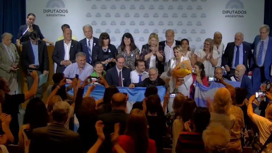 "Hay muchos políticos que no están inoculados contra el COVID y lo ocultaron"