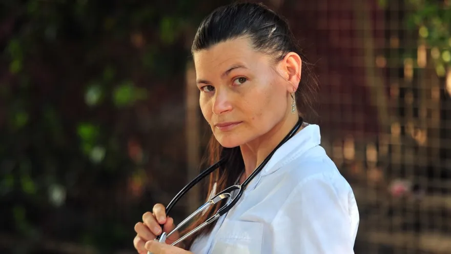 Vacunas y COVID-19: “Fue una estafa mundial y un experimento genético y social”