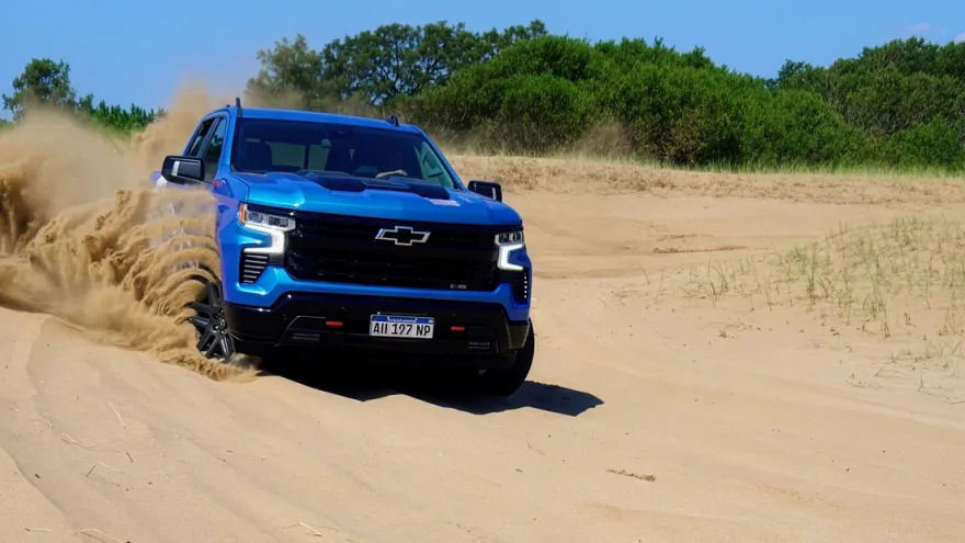 Pinamar: Tras la tragedia, Clarín y Caras promocionan la “experiencia off road” de Chevrolet