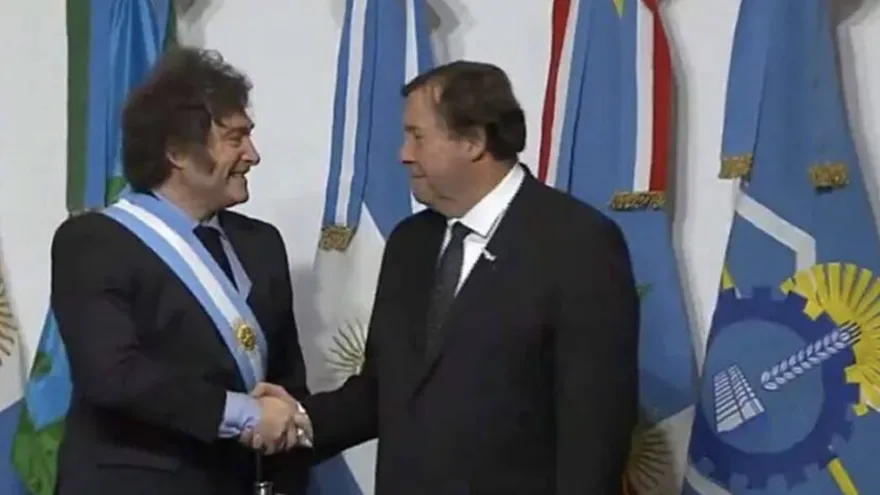 Pauta: Alberto Weretilneck y la sombra de Santiago Caputo detrás de polémicas contrataciones directas