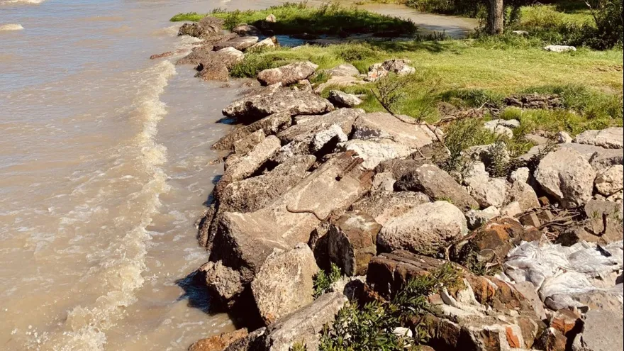 ONG Nuevo Ambiente: “ABSA vuelca 8 mil metros cúbicos por hora de cloacas sin tratar al Río de la Plata”