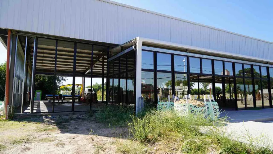 Merlo: Gustavo Menéndez recorrió el avance del Hospital de Mariano Acosta