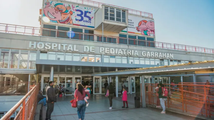 Trabajadores del hospital Garrahan en alerta por sanciones y despidos: “Nos tratan como delincuentes”