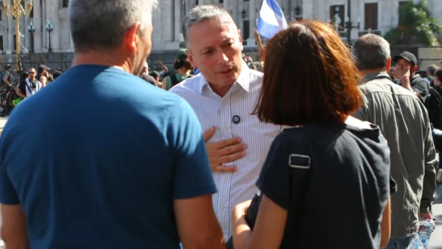 Fernando Gray participó de la movilización en el Congreso contra la reforma laboral