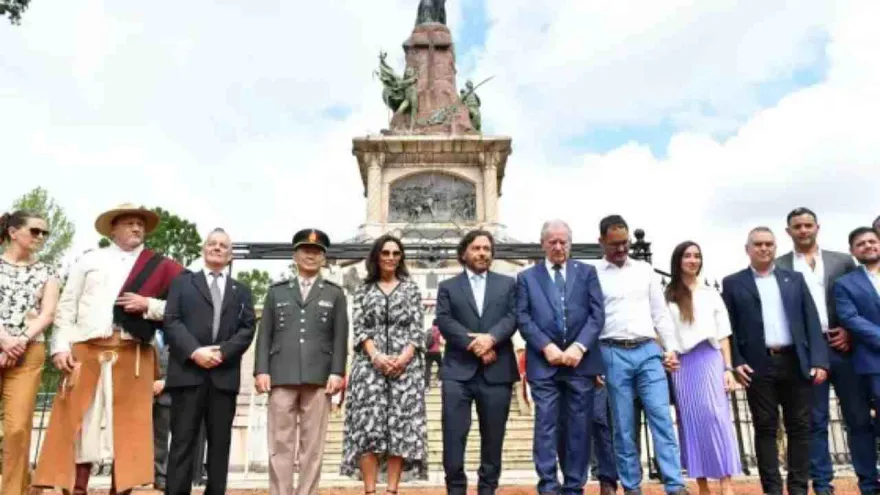 Gustavo Sáenz encabezó los actos por el 213° aniversario de la Batalla de Salta