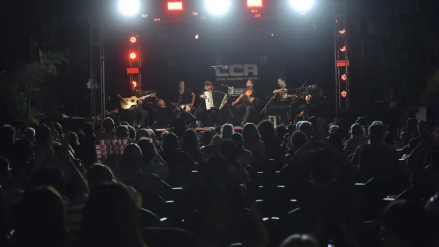 “Casa Abierta” en la CCA cerró el verano con tres noches a patio lleno en Malvinas Argentinas