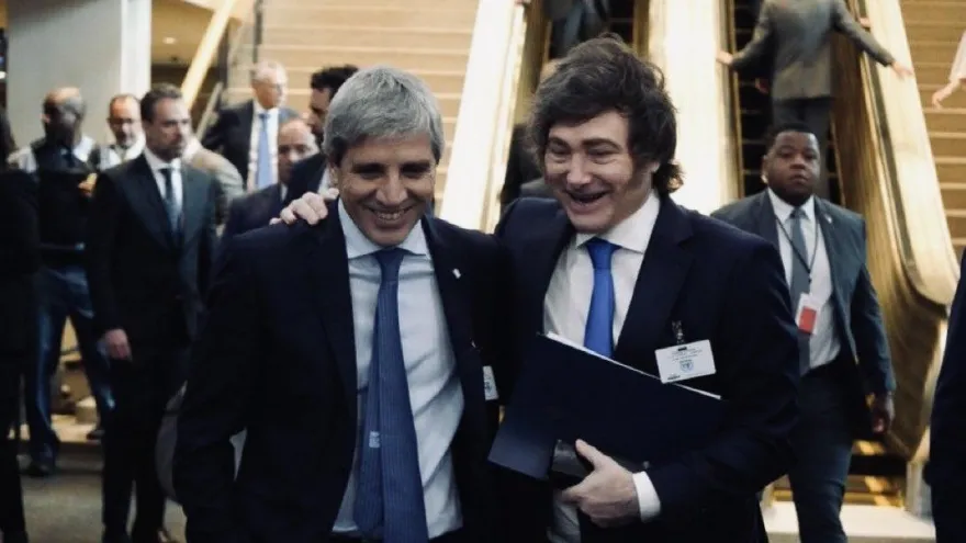 La economía y el gobierno de Javier Milei crujen