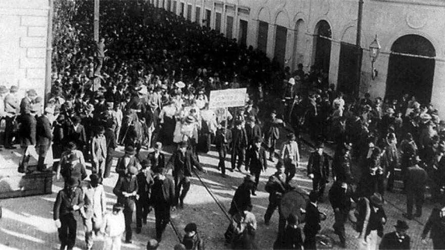 La economía en el cambio de régimen