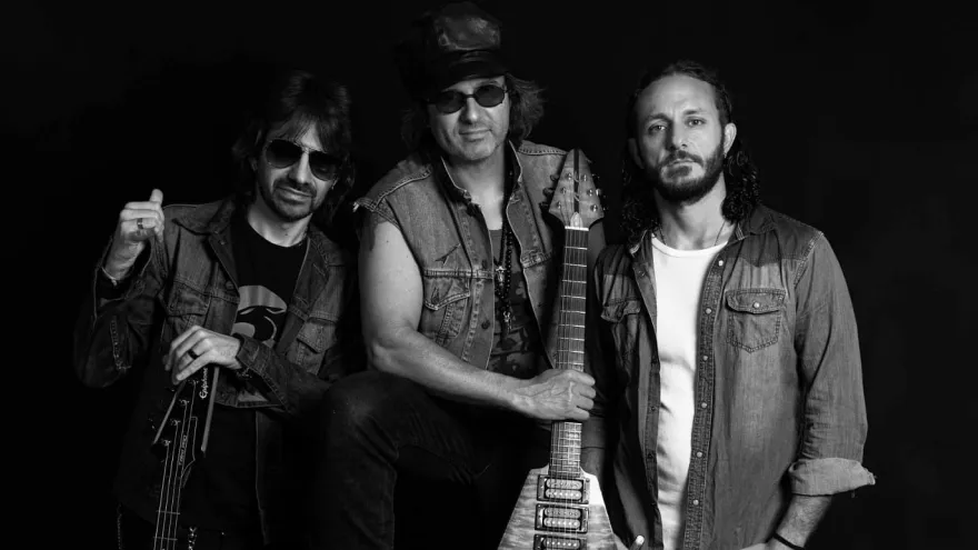 Blas Mora fusiona ópera y hard rock en “Entre dos mundos”: “Siento que me representa totalmente bien”