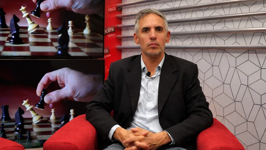 Gabriel Merino: "Estamos en una guerra mundial híbrida y fragmentada"