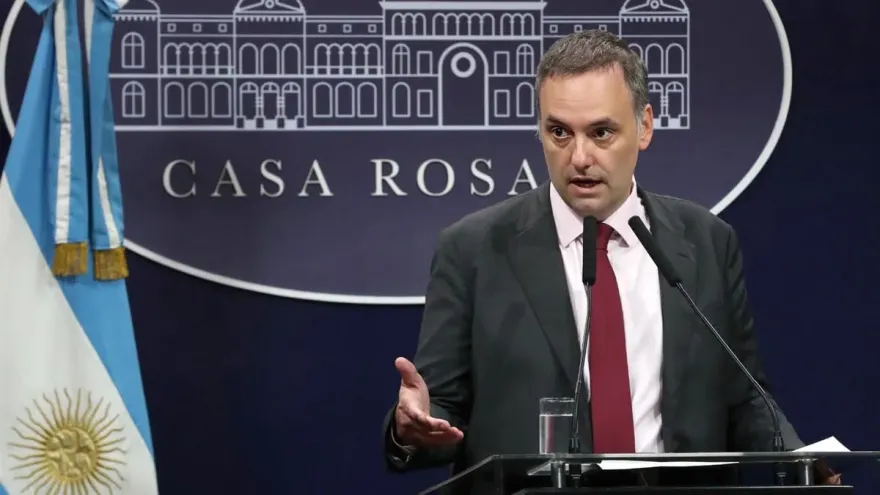 Polémica por la conferencia de Adorni: “En vez de calmar las aguas, las agitaron”