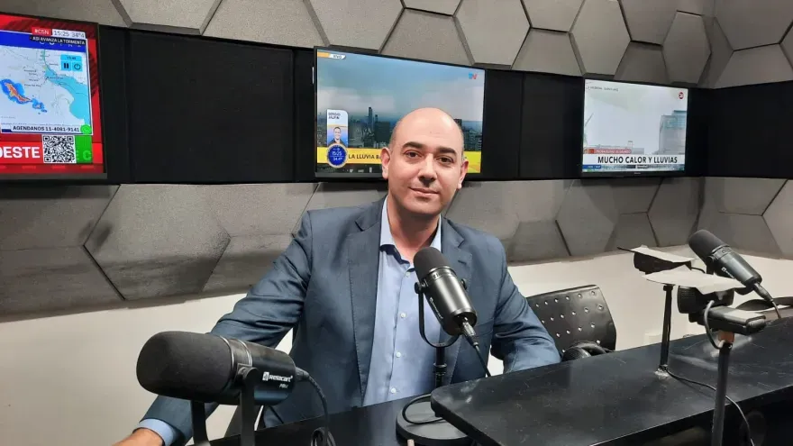 "Una conspiración que equivale a medio departamento de Manuel Adorni es ridículo"