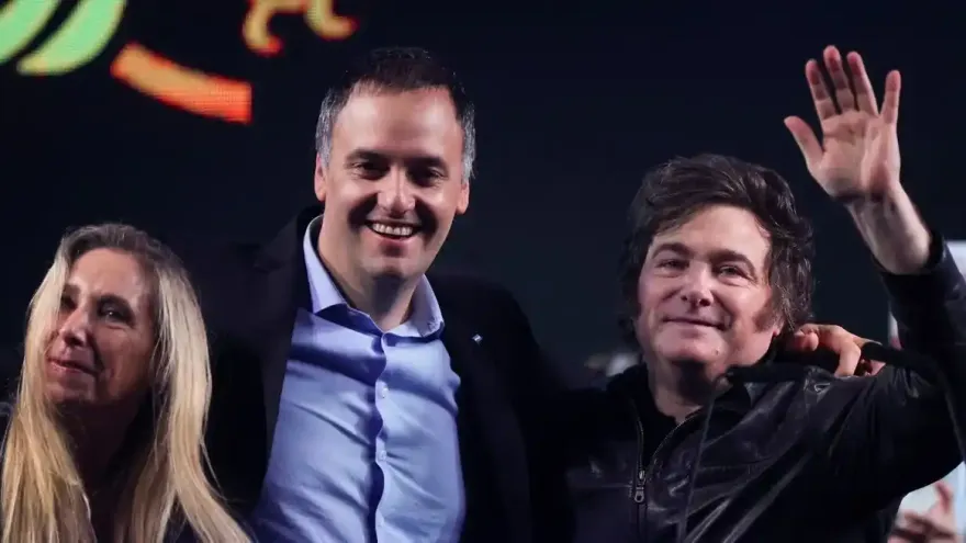 "Si Manuel Adorni quiere al presidente, debería dar un paso al costado"