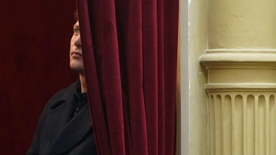 Santiago Caputo, atado al “cajero de Karina”