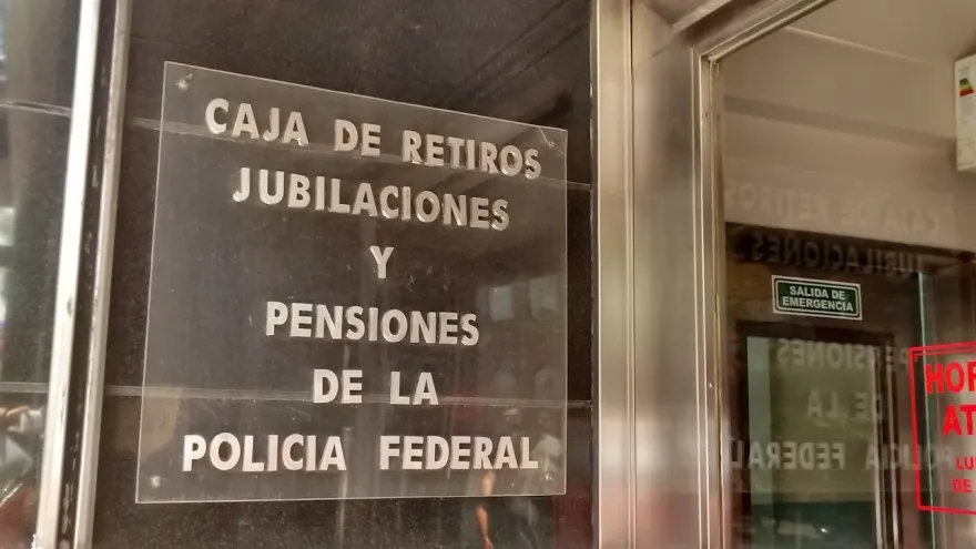 Policía Federal Argentina: Sueldos de pobreza y ascensor de 50 millones de pesos