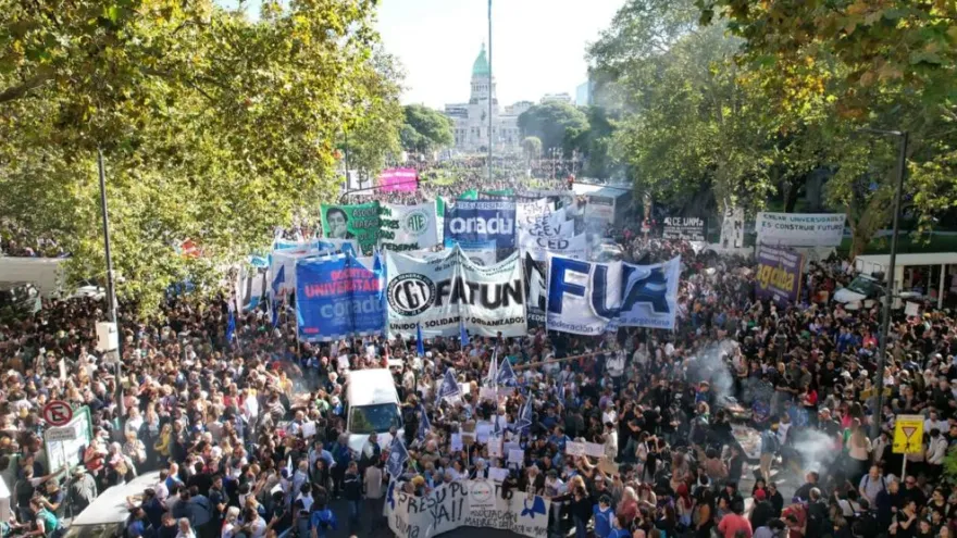 “El gobierno de Milei ajusta a las universidades de manera brutal”