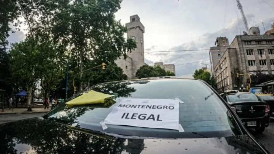 "No queremos una pelea entre pobres”: Taxistas de Mar del Plata a las piñas contra Uber
