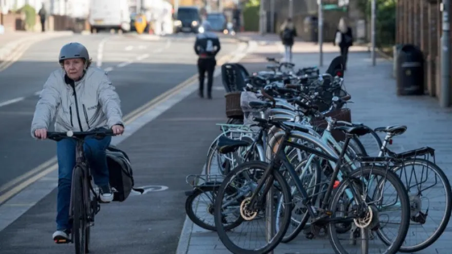 Modelo Milei: la bicicleta se consolida como refugio ante la crisis en el transporte