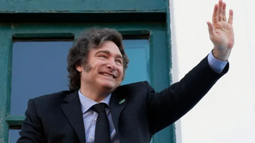 Retrocede la desaprobación de Javier Milei y el Mundial cae en la grieta