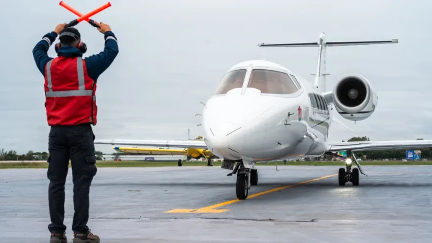 "Es un misterio y un secreto lo que hacen los gobernadores con los aviones sanitarios"