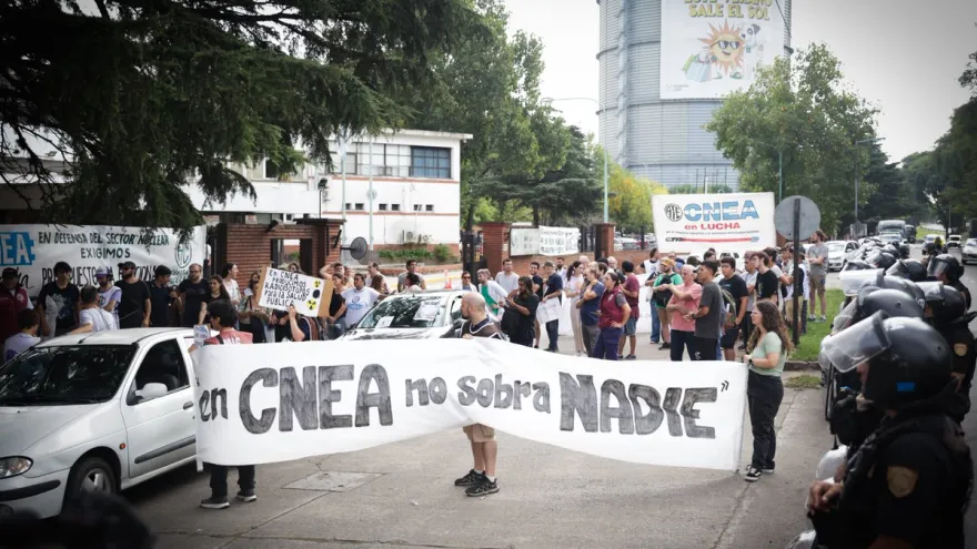 Despidos en la CNEA: "Todo apunta a entregar todo lo que puedan a empresas privadas"