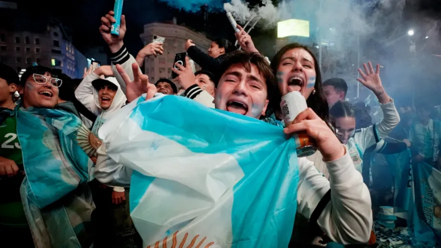 8 de cada 10 argentinos usó el Mundial como escudo contra el “vacío existencial” y la “orfandad colectiva”