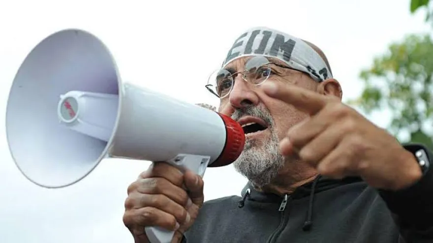 "El Perro" Santillán: "Lo último para ser colonia es vender las tierras argentinas"