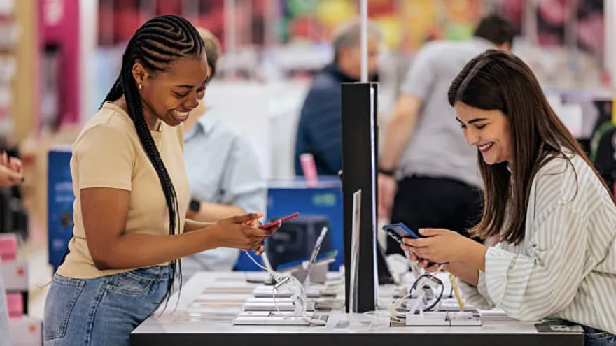 Qué mirar antes de comprar celulares, más allá de la marca