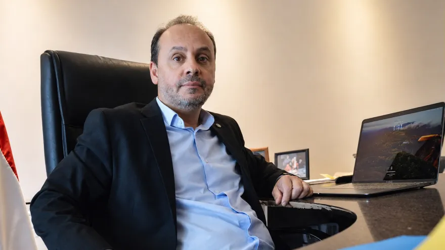 Córdoba: chalecos, cooperativas y millones ponen a Rodrigo Fernández bajo la lupa