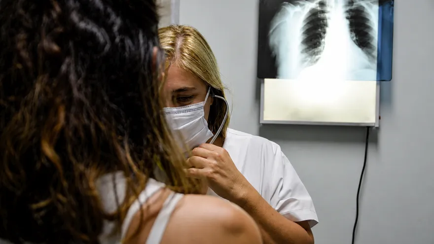 Atención médica a extranjeros: "No se puede usar la nacionalidad como una barrera”