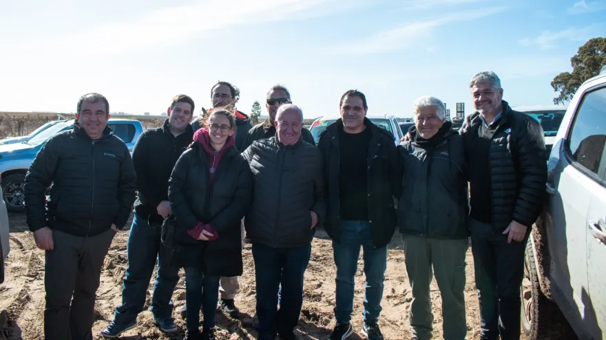 Puerto Quequén profundiza apoyo al sector productivo con recuperación de caminos rurales