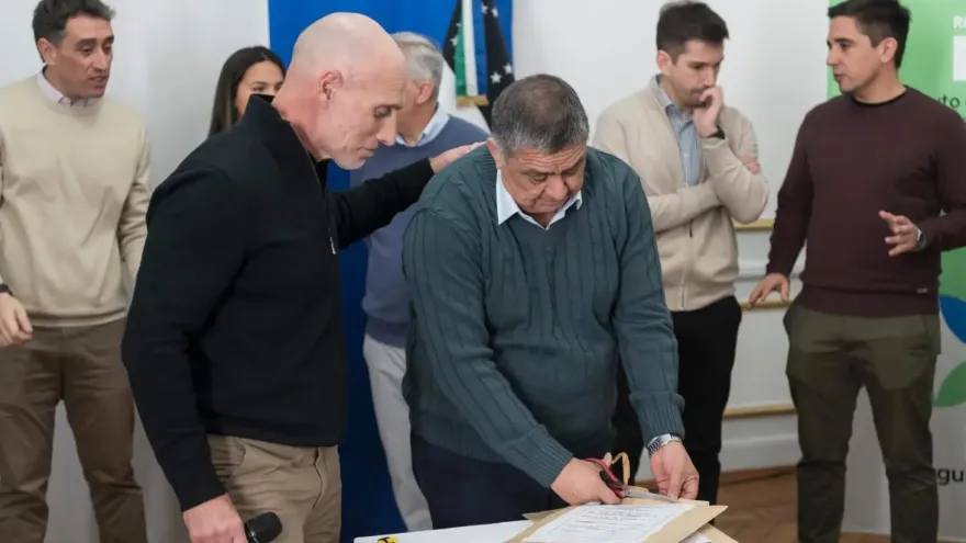 Río Negro: Alberto Weretilneck licitó viviendas con una cooperativa sin autorización