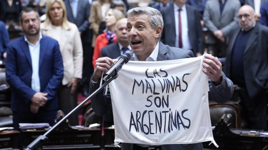 Juan Carlos Giordano: "Llamamos a no confiar en este Congreso que vota contra el pueblo"