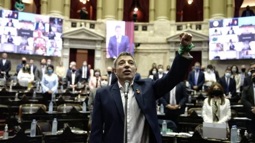 Juan Carlos Giordano: “Milei solo puede avanzar en su plan motosierra con la complicidad”