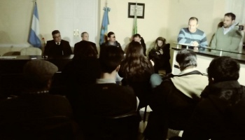 Funcionarios de EDESUR daban una conferencia de prensa, se cortó la luz y los “atendieron”