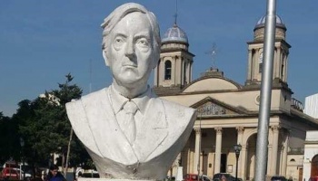 Sacarán el busto de Néstor Kirchner de la plaza central de Morón
