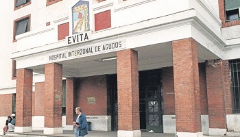 Hospital Evita de Lanús: Un hombre y un camillero heridos al caer por el hueco de un ascensor