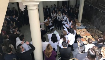 Un opulento lunch con alcohol despertó la interna entre los empleados del edificio de Economía