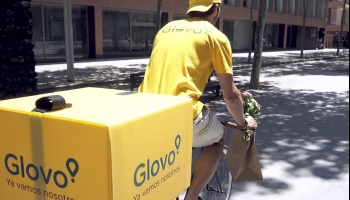 Todo por 50 pesos: Denuncian a la empresa Glovo por explotación laboral