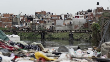 Fracasó la relocalización de familias en el Riachuelo y la Justicia ordenó al estado que las asista