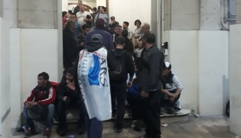 Esperando dialogar con la Provincia, los trabajadores de Astillero pasarán la noche en Economía