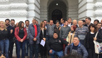 El PJ platense se unió para presentarle un documento con reclamos a Julio Garro