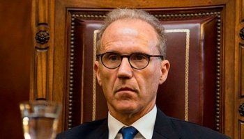 Devolución de favores: Carlos Rosenkrantz le otorgó 2 millones al Correo Argentino