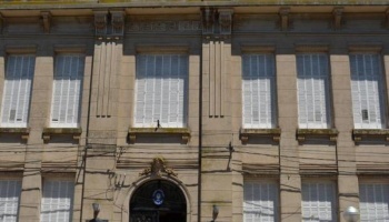 Más persecución política en Salto: Un policía fue suspendido, acusado de instigar a la violencia