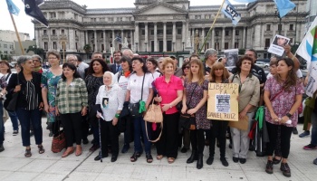 A horas de que arranque el debate por el presupuesto, lanzan una campaña a favor de las manifestaciones