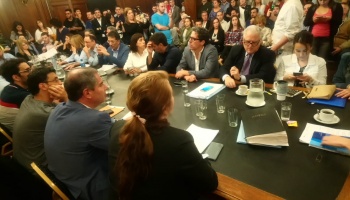 A los gritos y con insultos, se debate el dictamen del proyecto de la Unicaba