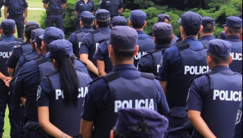 Policía de la Bonaerense se divierte grabando un video en plena represión