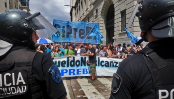 Palos y gases para los trabajadores de medios públicos: “Les pegaron a nuestras compañeras”