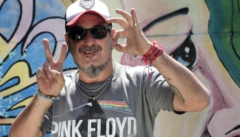 Veinte años de “El mono relojero”: La historia del himno antiduhaldista