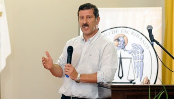 Denunciando negocios multimillonarios con medicamentos, José Luis Mainetti renunció a Salud